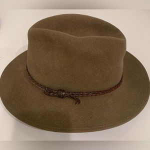Paul Stuart hat